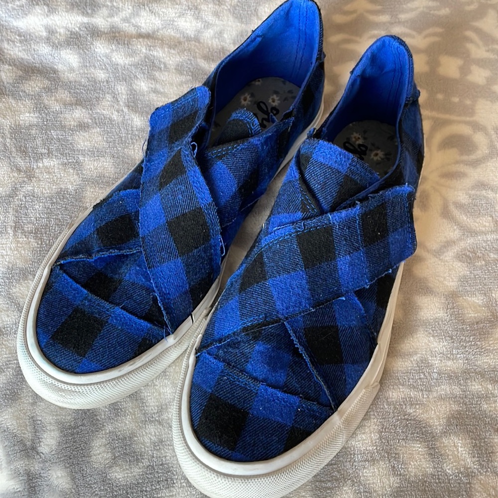SO CUTE!!!! Gypsy Jazz blue Buffalo plaid sneakers, Womens 11